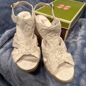 Elegant White Wedge Sandals Naturalizer